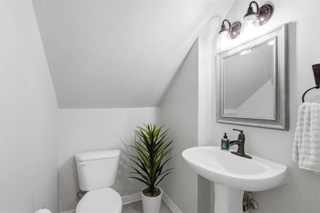 604 Creek View Drive, Prosper, TX 75078 powder bath downstairs