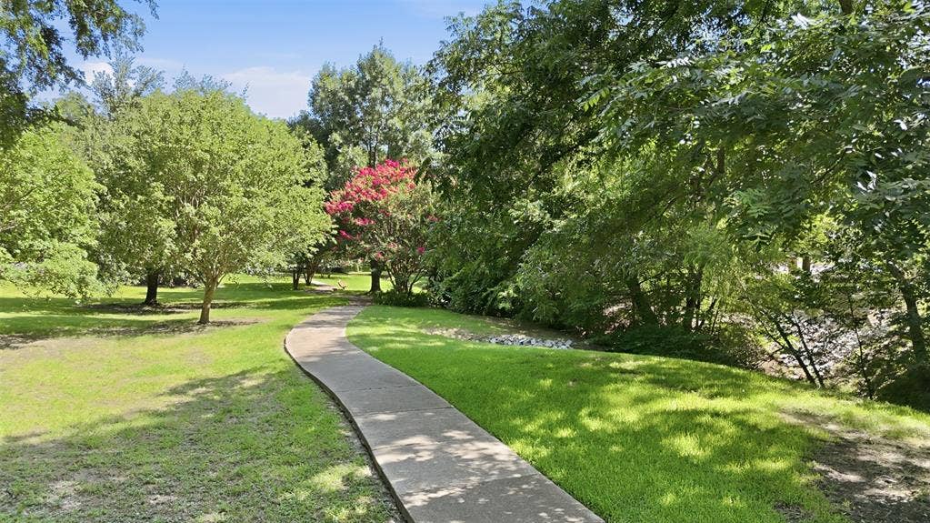 604 Creek View Drive, Prosper, TX 75078 2 acre community park with mature trees
