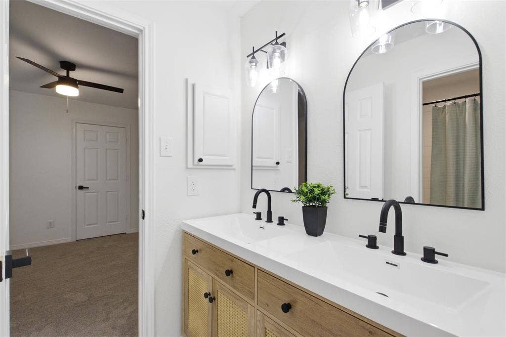 604 Creek View Drive, Prosper, TX 75078 upstairs jack and jill style bathroom with two sinks