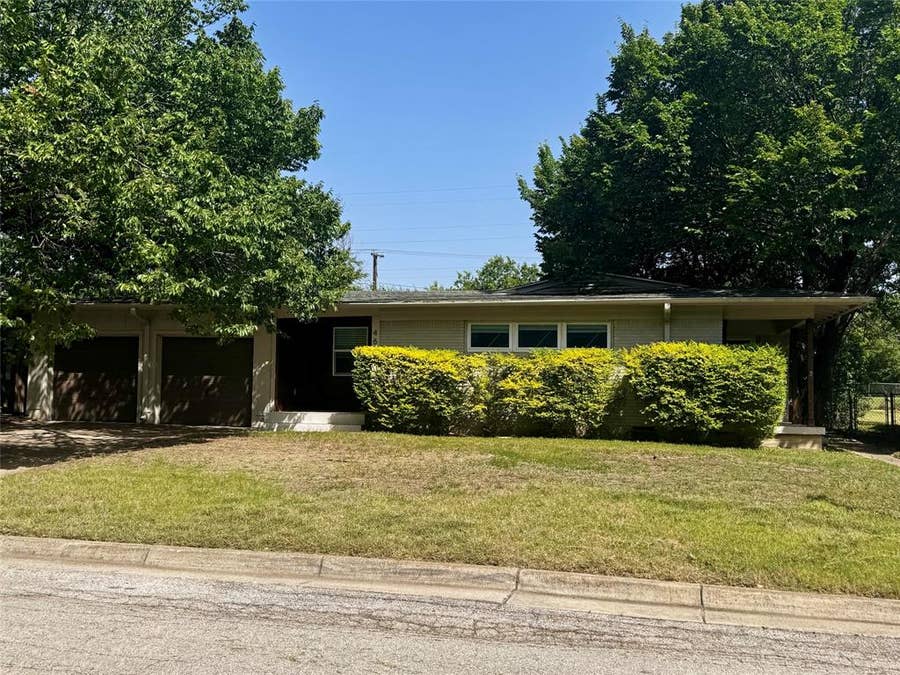 Property photo for 4657 Selkirk Drive, Fort Worth, TX