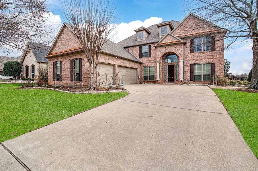 Property photo for 828 Thomas Crossing Drive, Fort Worth, TX