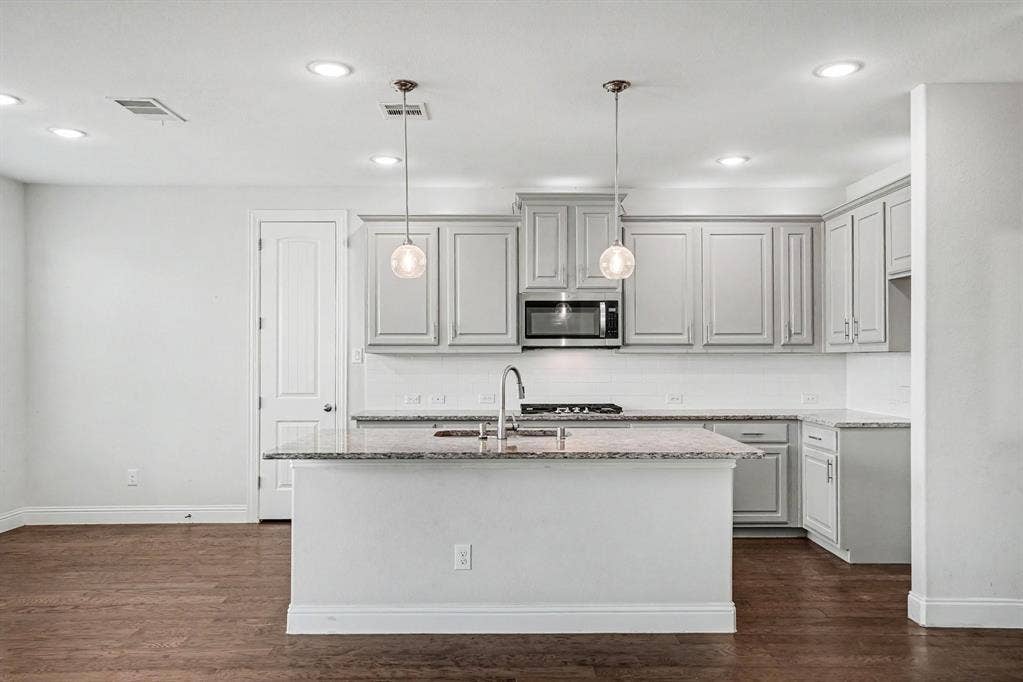 1613 Frankford Drive, Forney, TX 75126 1613 Frankford Drive, Forney, TX 75126