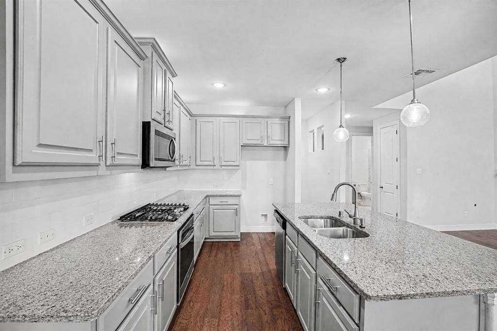 1613 Frankford Drive, Forney, TX 75126 1613 Frankford Drive, Forney, TX 75126