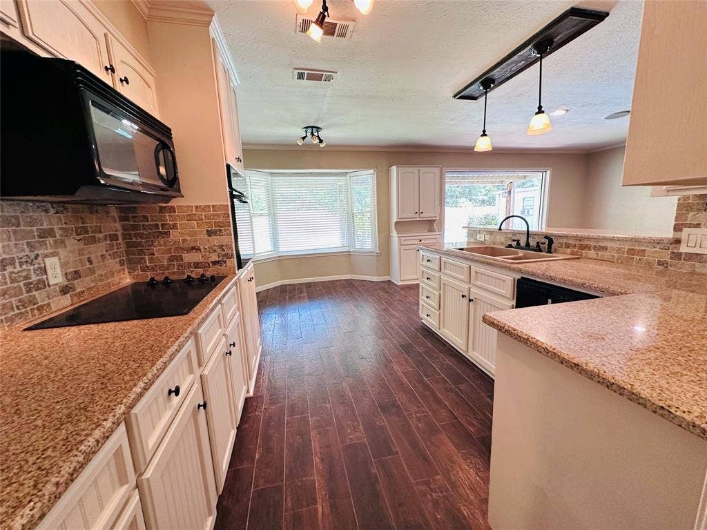 3307 Bogota Street, Athens, TX 75752 3307 Bogota Street, Athens, TX 75752