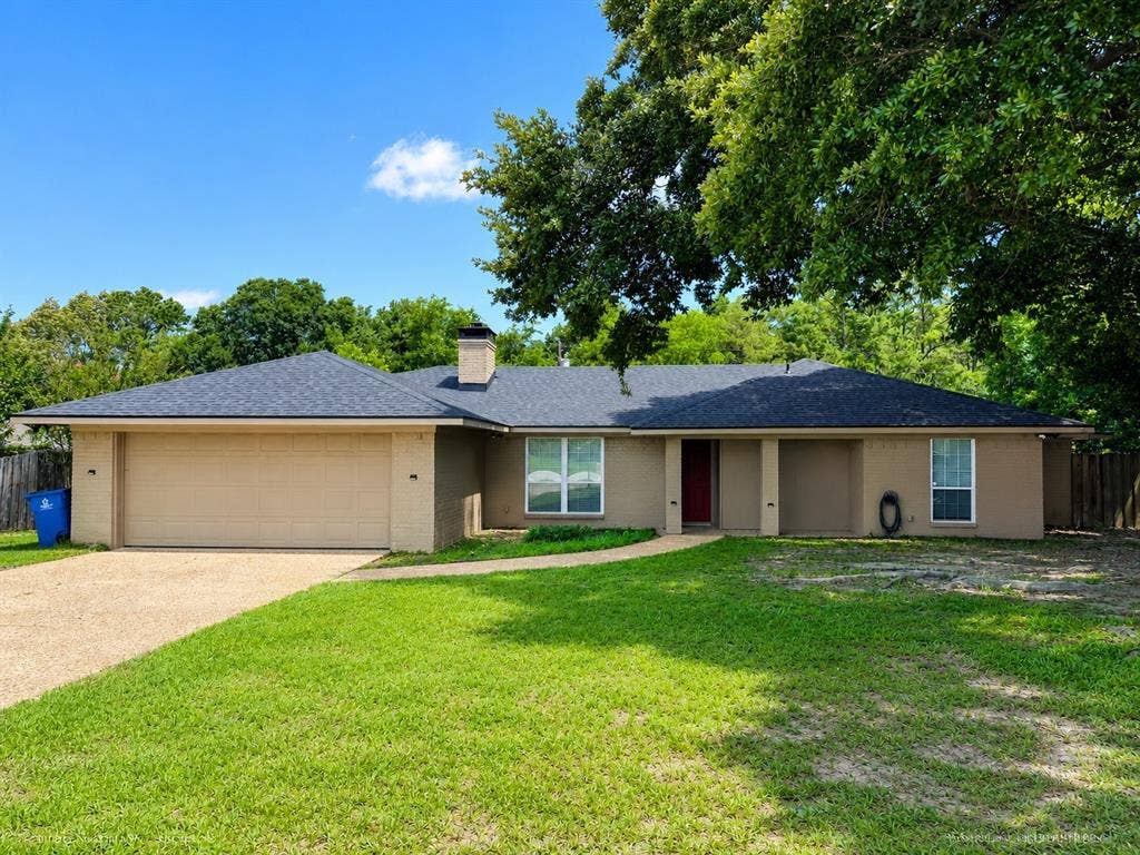 3307 Bogota Street, Athens, TX 75752 3307 Bogota Street, Athens, TX 75752