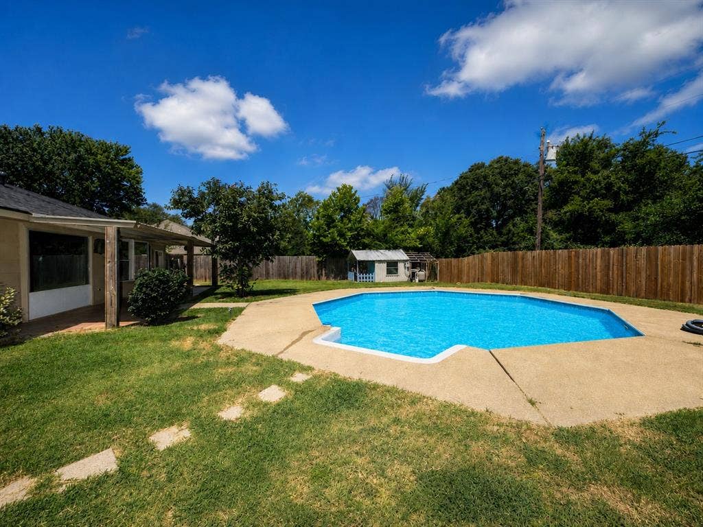 3307 Bogota Street, Athens, TX 75752 3307 Bogota Street, Athens, TX 75752