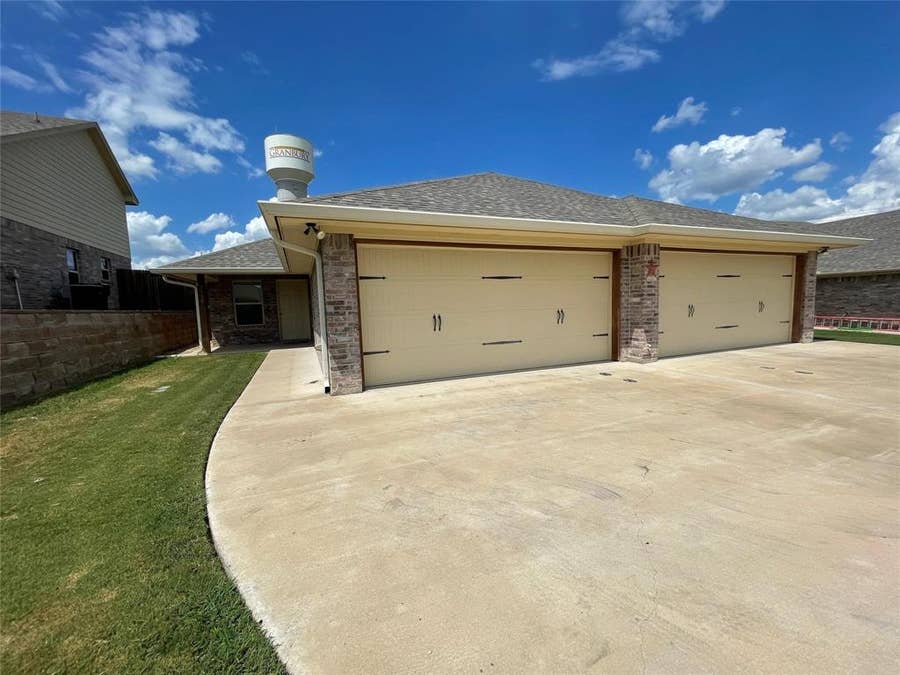 Property photo for 3133 Weave Court, Granbury, TX