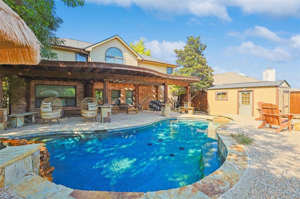 1088 Pondview Drive, Cedar Hill, TX 75104 Outdoor pool with a patio