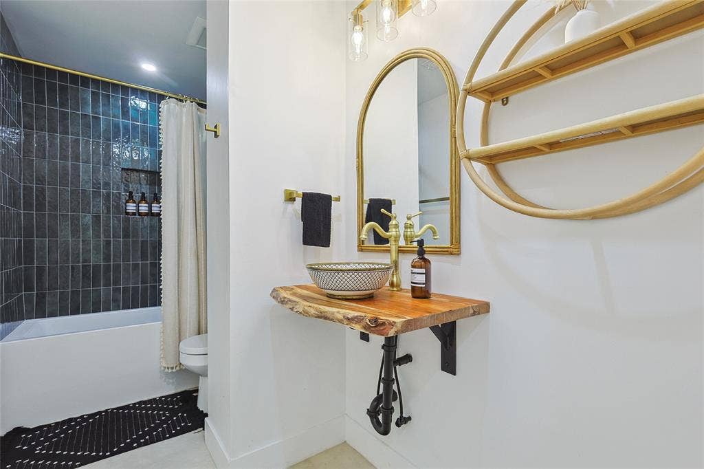 1088 Pondview Drive, Cedar Hill, TX 75104 Bathroom with tile patterned flooring, shower / tub combo, toilet, baseboards, and a sink