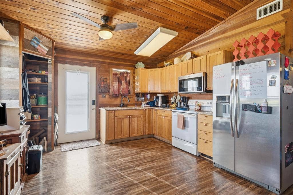 4554 Eddy Gatesville Parkway, Moody, TX 76557 4554 Eddy Gatesville Parkway, Moody, TX 76557