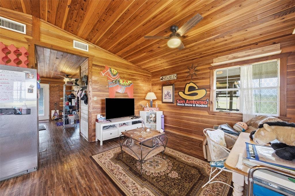 4554 Eddy Gatesville Parkway, Moody, TX 76557 4554 Eddy Gatesville Parkway, Moody, TX 76557
