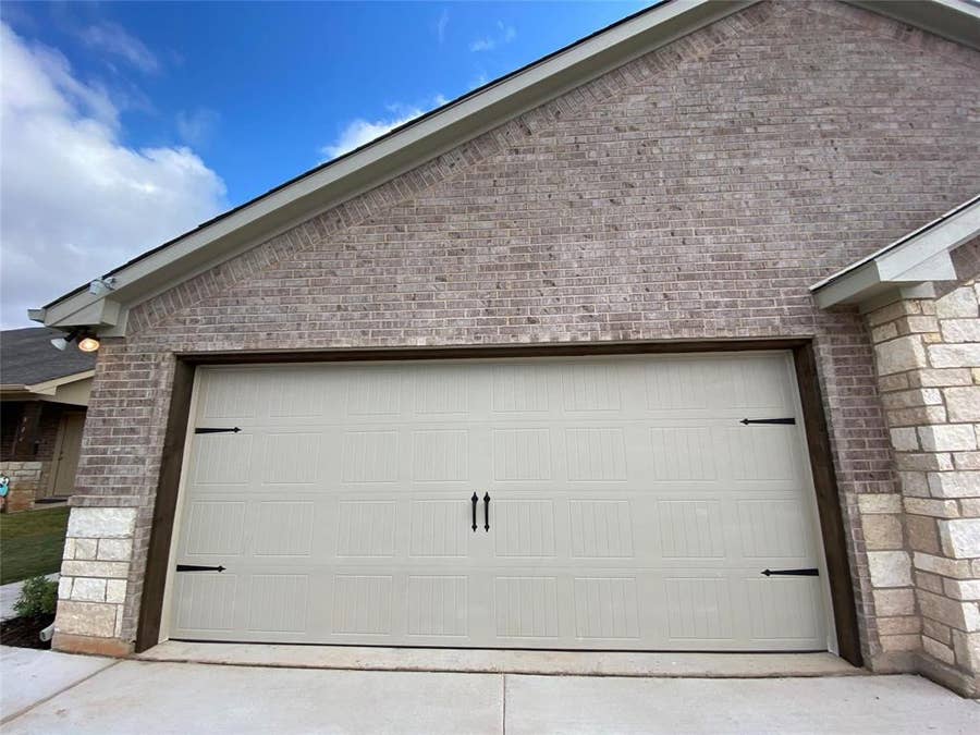 Property photo for 802 Rolling Terrace Circle, Granbury, TX