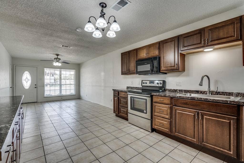 116 N 12th Street, #B, Midlothian, TX 76065 116 N 12th Street, #B, Midlothian, TX 76065