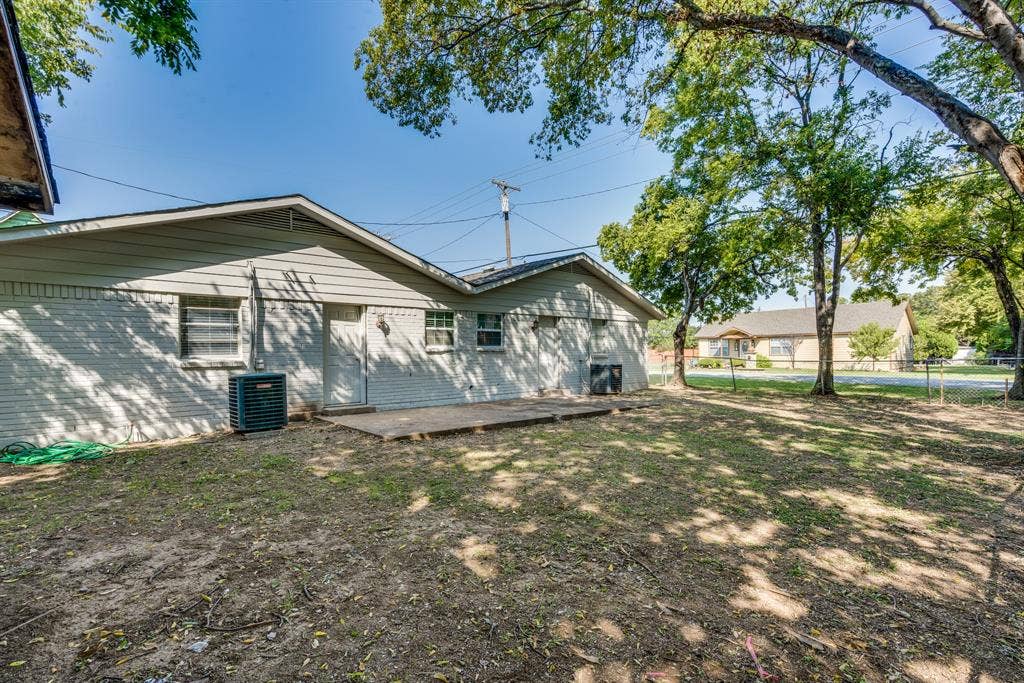 116 N 12th Street, #B, Midlothian, TX 76065 116 N 12th Street, #B, Midlothian, TX 76065