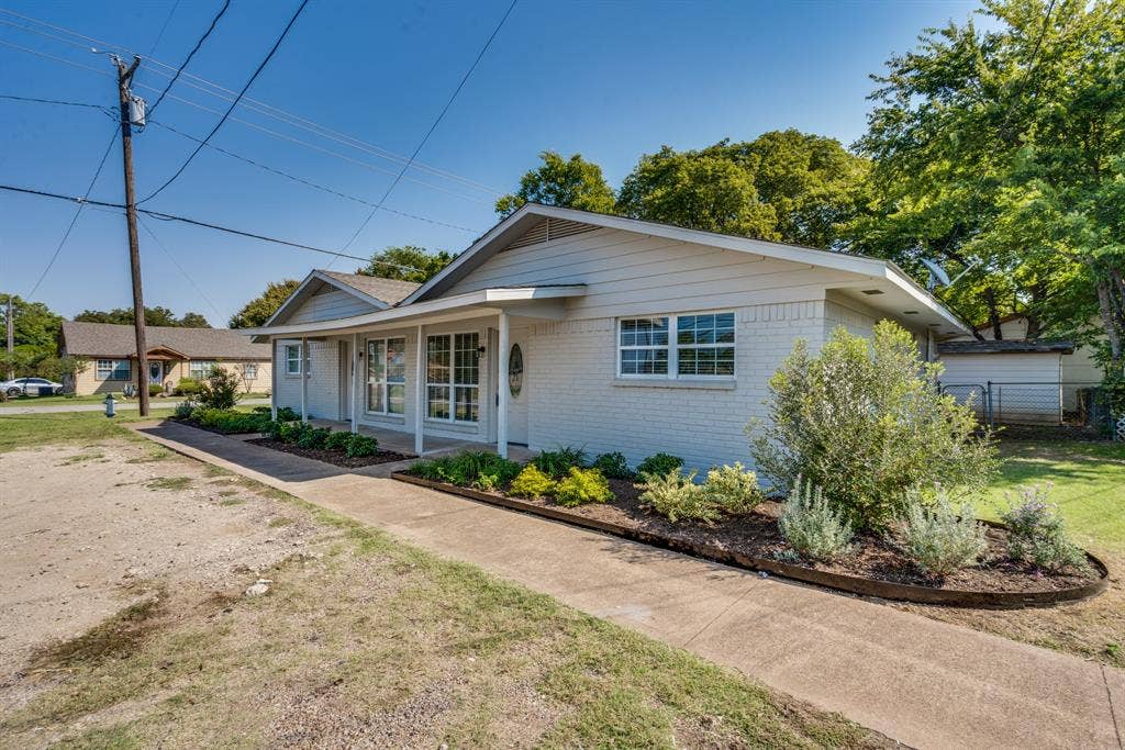 116 N 12th Street, #B, Midlothian, TX 76065 116 N 12th Street, #B, Midlothian, TX 76065