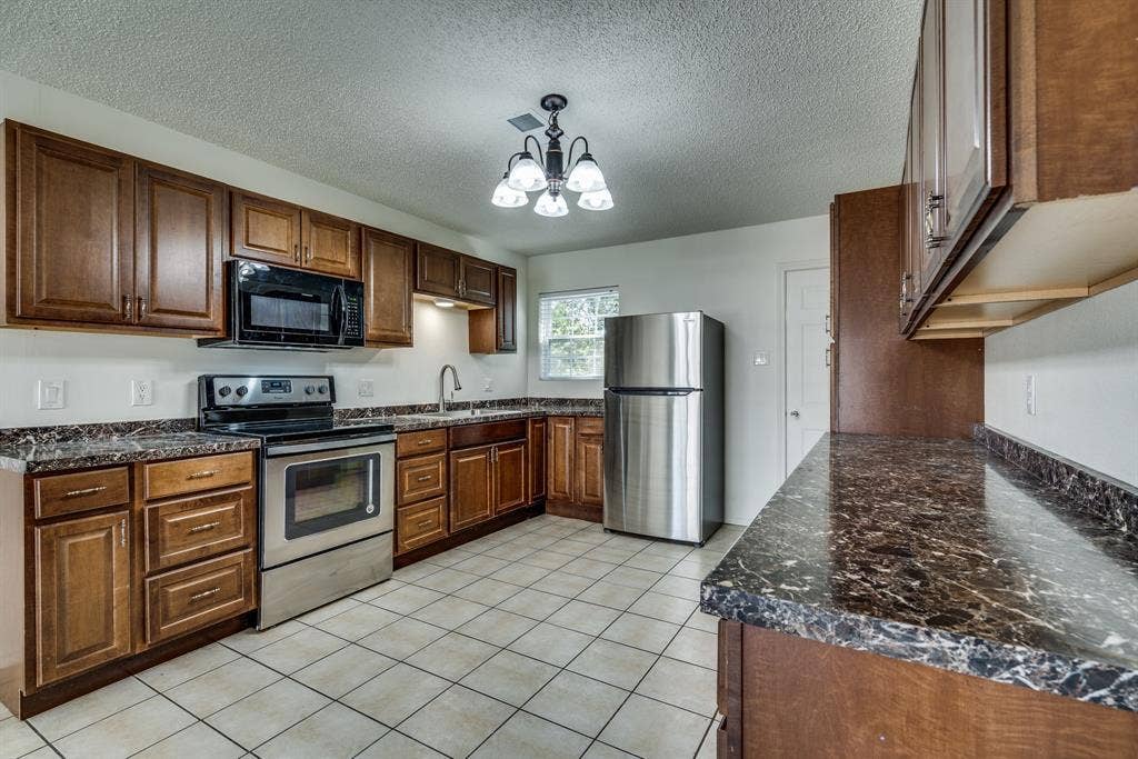116 N 12th Street, #B, Midlothian, TX 76065 116 N 12th Street, #B, Midlothian, TX 76065