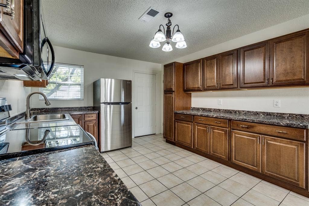 116 N 12th Street, #B, Midlothian, TX 76065 116 N 12th Street, #B, Midlothian, TX 76065