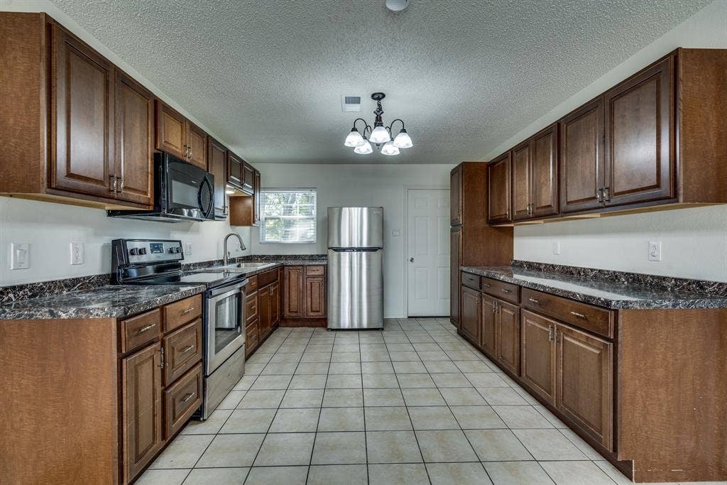 116 N 12th Street, #B, Midlothian, TX 76065 116 N 12th Street, #B, Midlothian, TX 76065