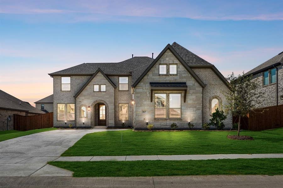 Property photo for 1027 Emerald Trace Drive, Justin, TX
