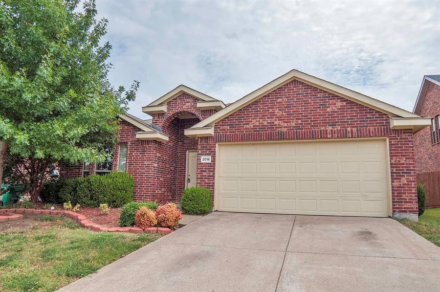 Property photo for 2016 Kings Forest Drive, Heartland, TX