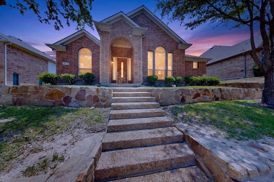 Property photo for 404 Castle Street, DeSoto, TX