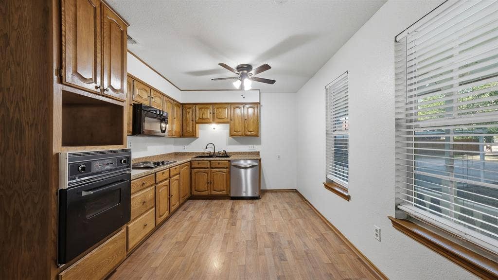 1406 S Elm Street, Weatherford, TX 76086 1406 S Elm Street, Weatherford, TX 76086
