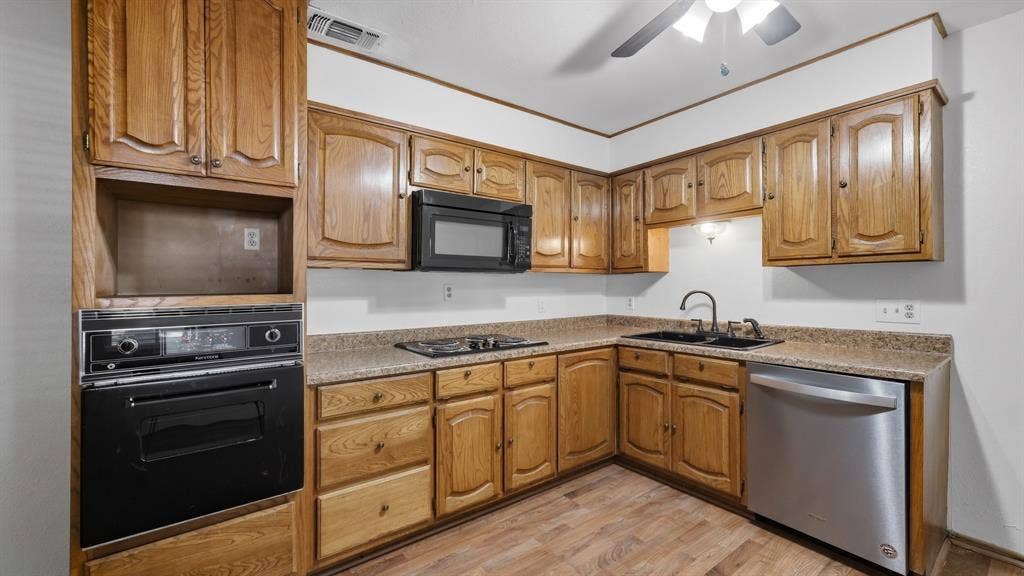 1406 S Elm Street, Weatherford, TX 76086 1406 S Elm Street, Weatherford, TX 76086