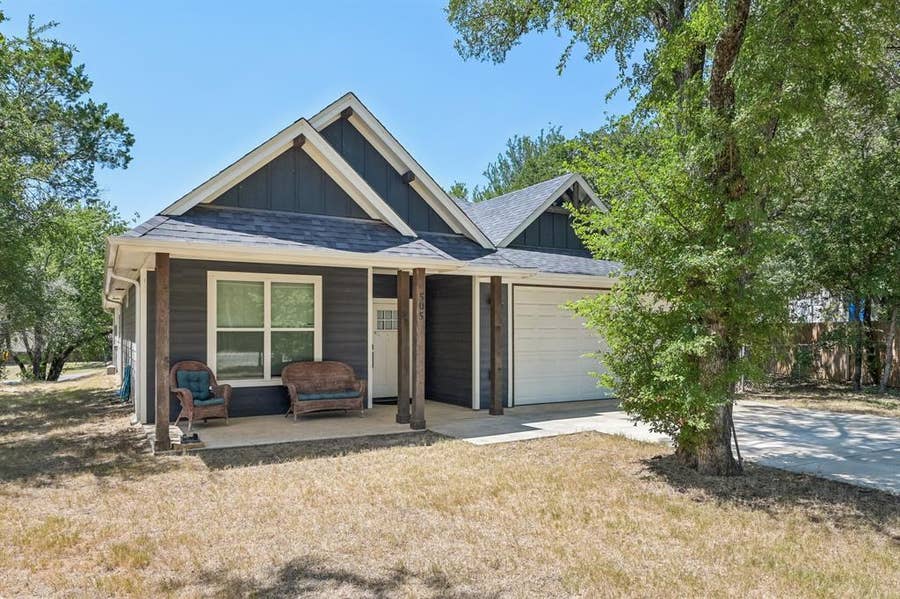 Property photo for 505 S Sky Court, Granbury, TX