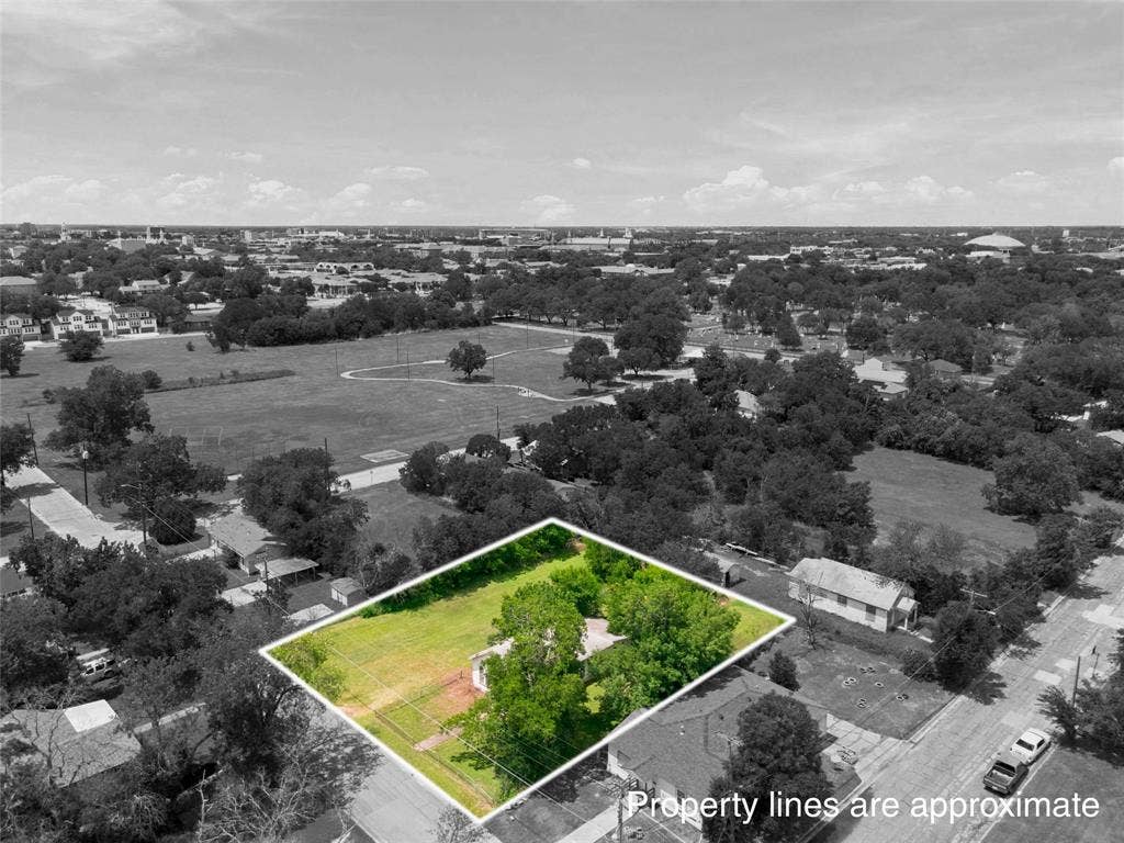 2432 S 9th Street, Waco, TX 76706 2430 the lot next door included