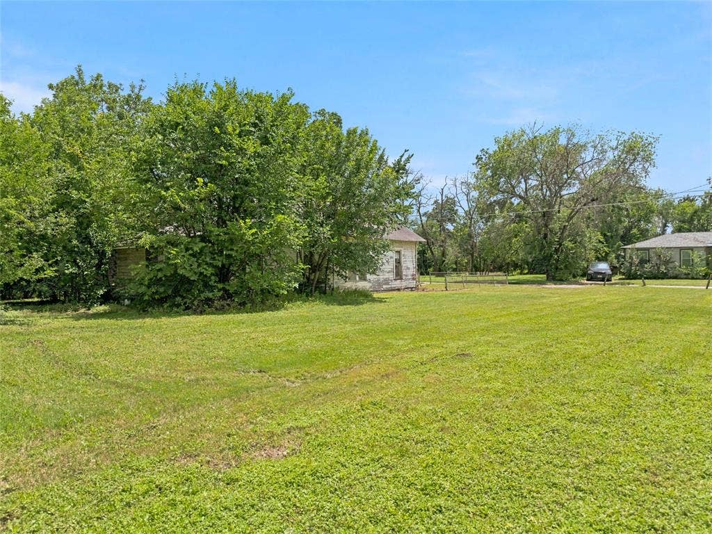 2432 S 9th Street, Waco, TX 76706 2432 S 9th Street, Waco, TX 76706