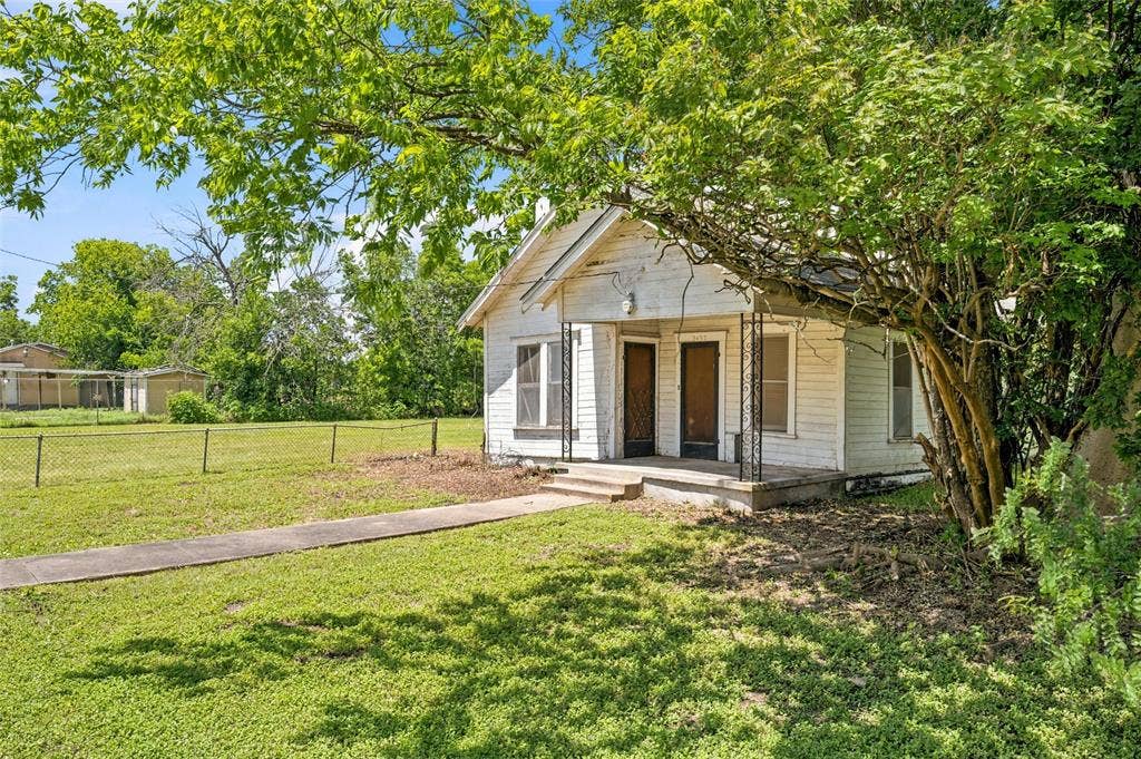 2432 S 9th Street, Waco, TX 76706 2432 S 9th Street, Waco, TX 76706