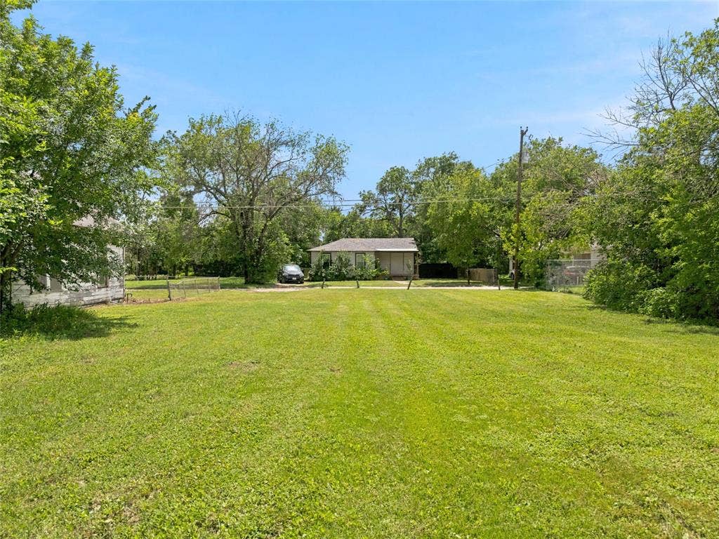 2432 S 9th Street, Waco, TX 76706 -story structure