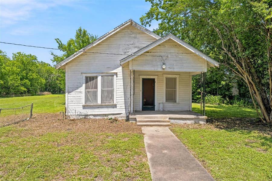 Property photo for 2432 S 9th Street, Waco, TX
