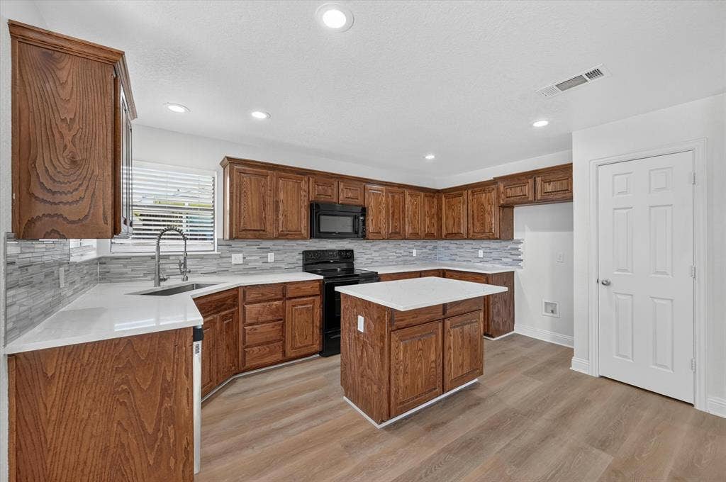 431 Nutmeg, Burleson, TX 76028 431 Nutmeg, Burleson, TX 76028