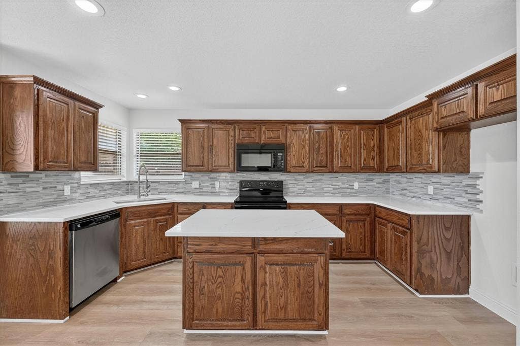 431 Nutmeg, Burleson, TX 76028 431 Nutmeg, Burleson, TX 76028