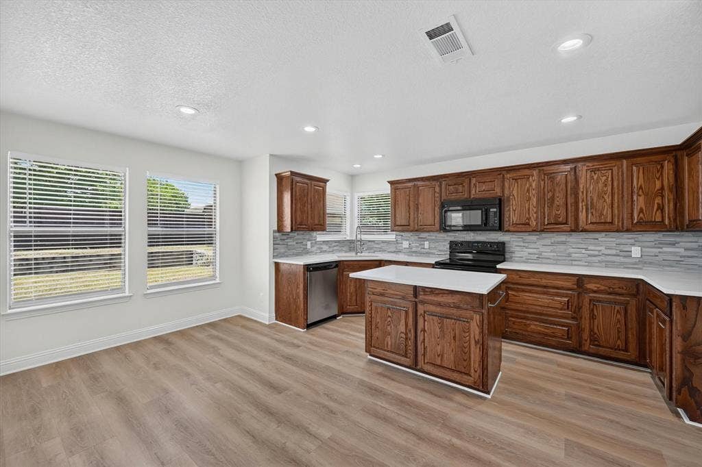 431 Nutmeg, Burleson, TX 76028 431 Nutmeg, Burleson, TX 76028