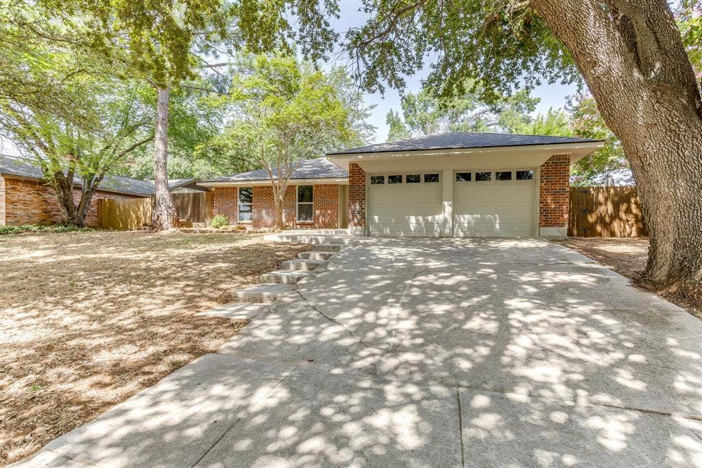 2709 Springbrooke Drive, Hurst, TX 76054 2709 Springbrooke Drive, Hurst, TX 76054