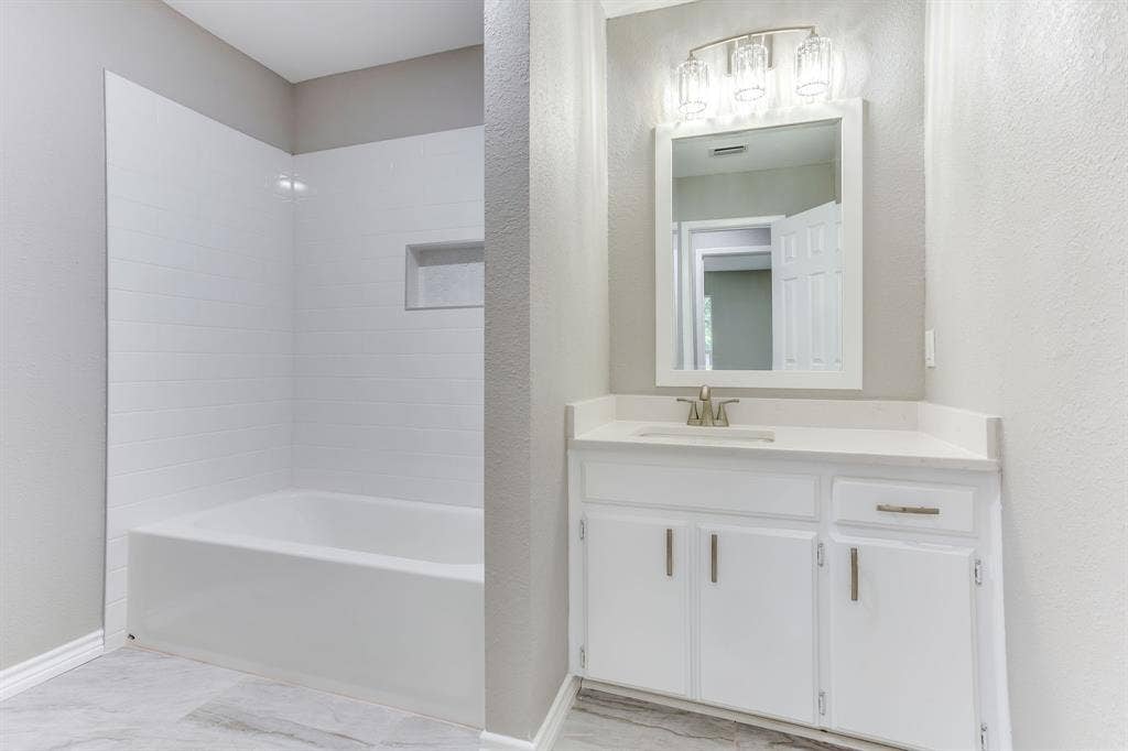2709 Springbrooke Drive, Hurst, TX 76054 Secondary Bath
