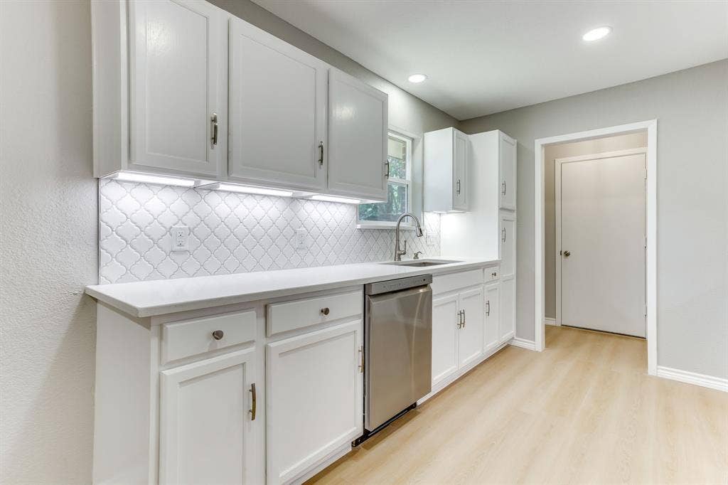2709 Springbrooke Drive, Hurst, TX 76054 Kitchen with high end appliances