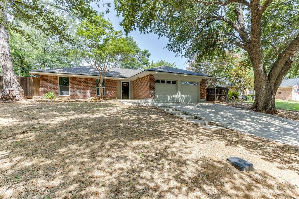 2709 Springbrooke Drive, Hurst, TX 76054 2709 Springbrooke Drive, Hurst, TX 76054