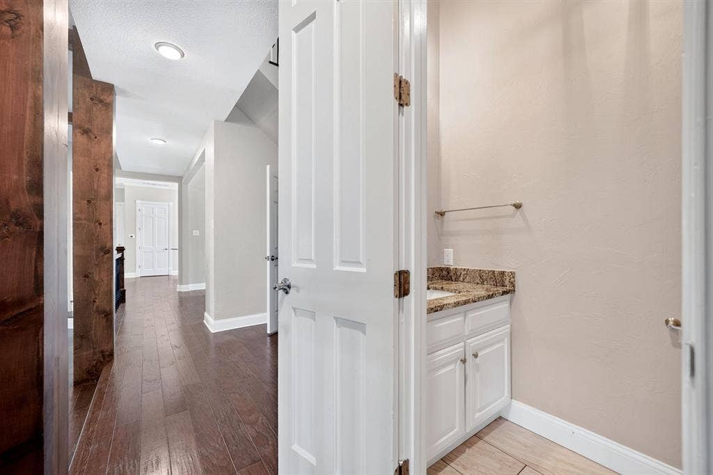 1201 Robbins Road, Athens, TX 75751 Half Bathroom located off the living room