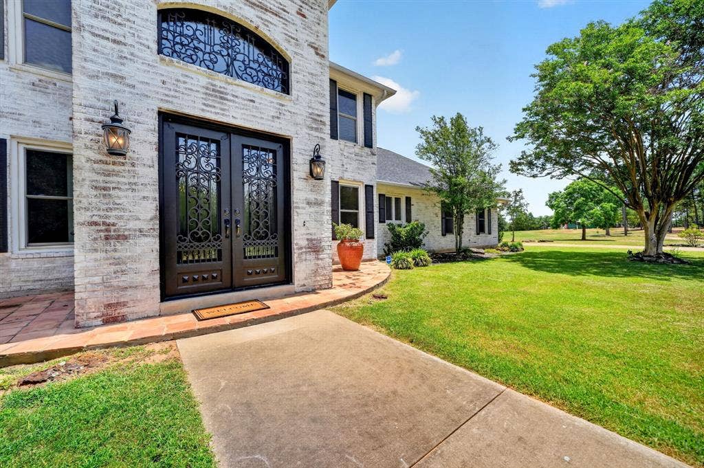 1201 Robbins Road, Athens, TX 75751 Front door entrance 1201 Robbins Road Athens Tx