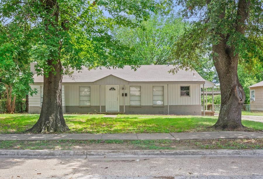Property photo for 1432 Meadowbrook Drive, Garland, TX