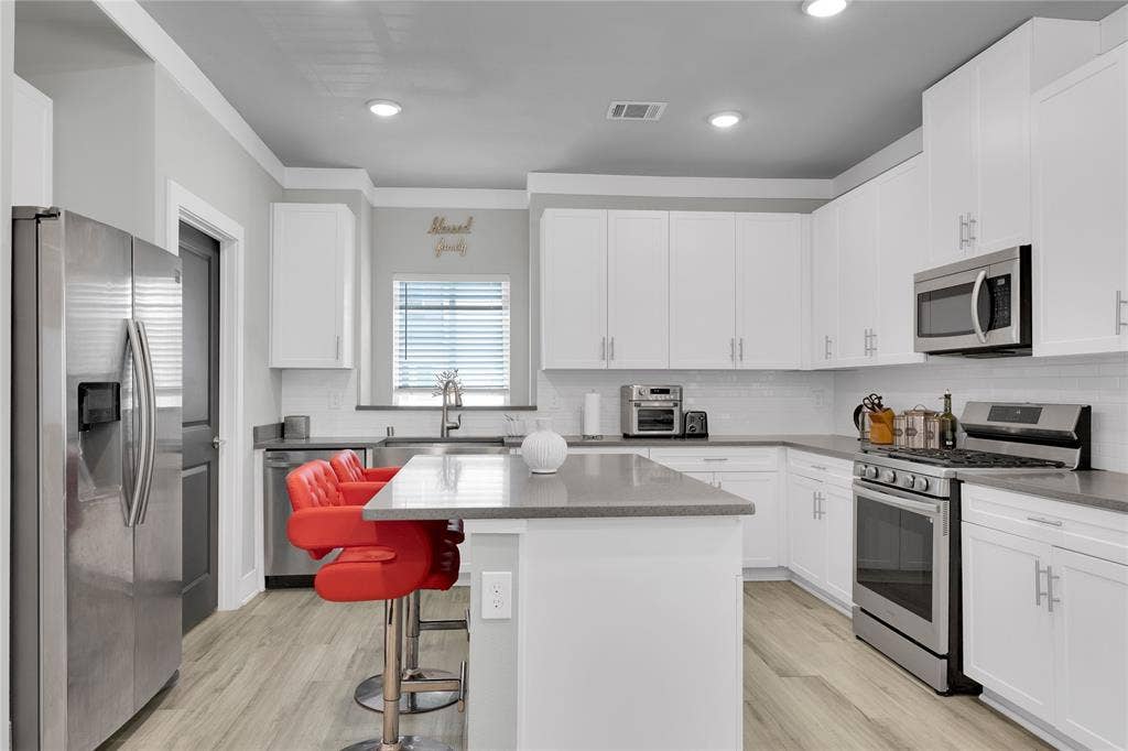 3349 Norris Street, Plano, TX 75074 Modern eat-in Kitchen and island