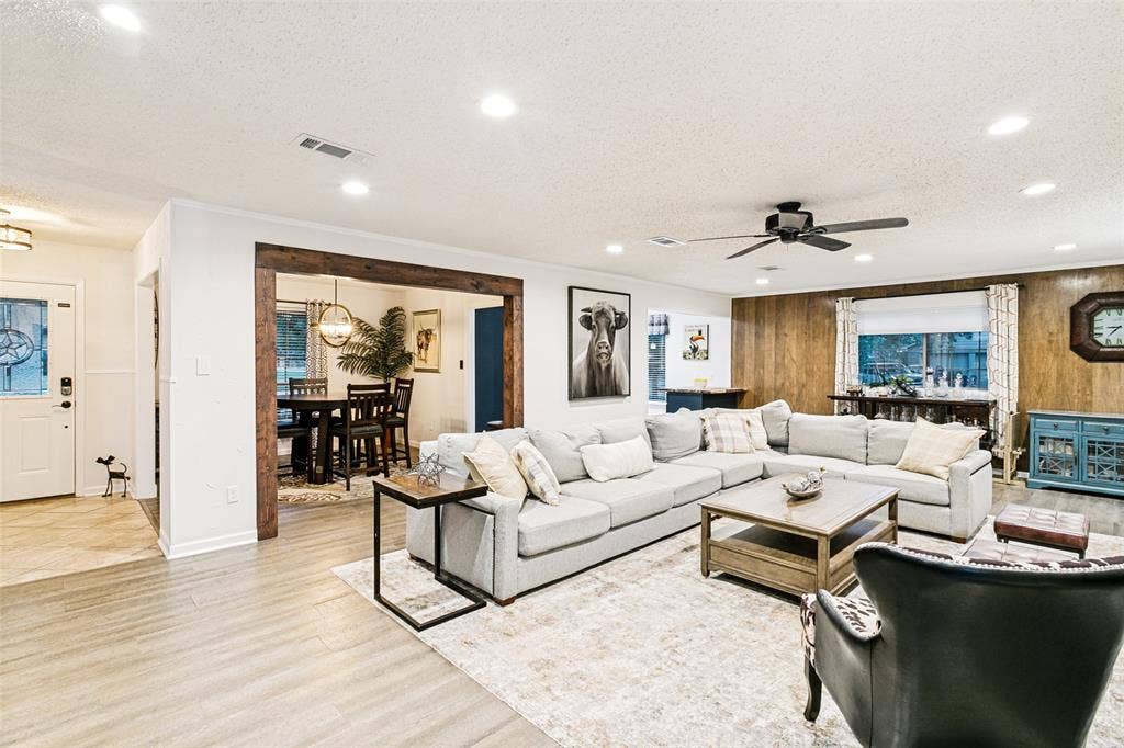 2845 Autumn Drive, Hurst, TX 76054 2845 Autumn Drive, Hurst, TX 76054