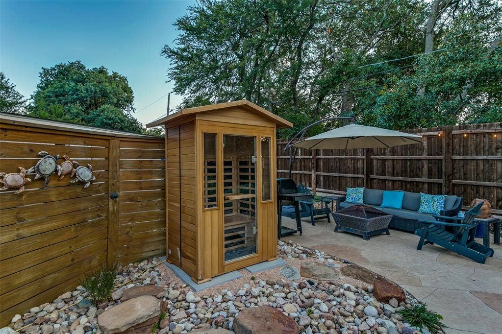 2845 Autumn Drive, Hurst, TX 76054 2845 Autumn Drive, Hurst, TX 76054