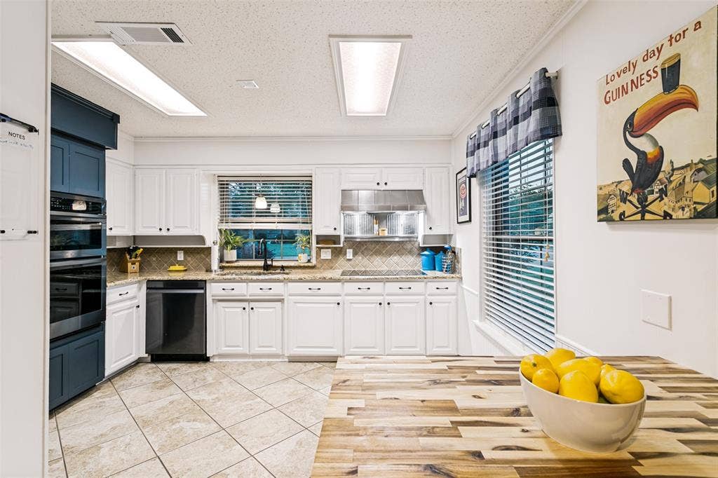 2845 Autumn Drive, Hurst, TX 76054 2845 Autumn Drive, Hurst, TX 76054