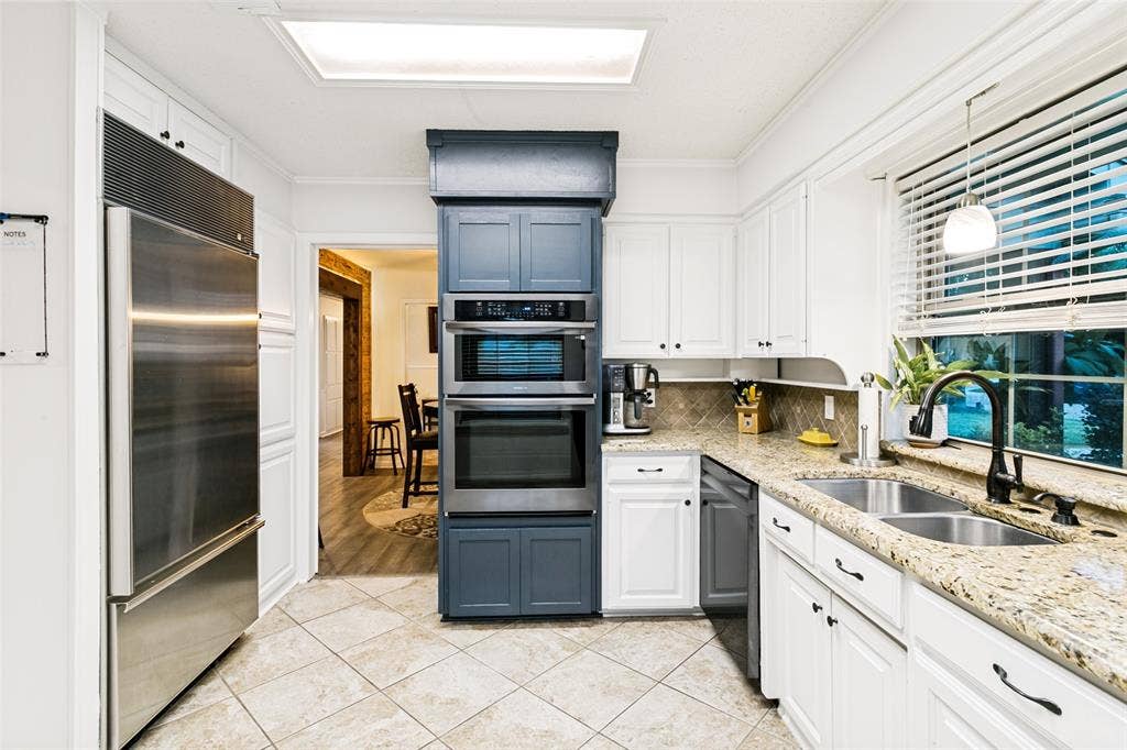 2845 Autumn Drive, Hurst, TX 76054 2845 Autumn Drive, Hurst, TX 76054