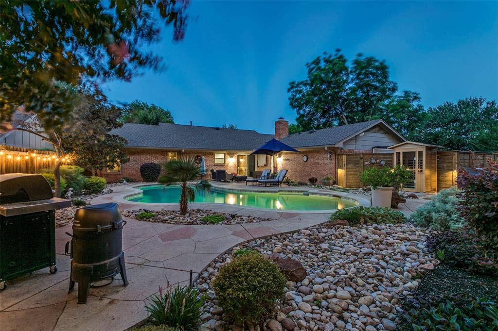 2845 Autumn Drive, Hurst, TX 76054 2845 Autumn Drive, Hurst, TX 76054