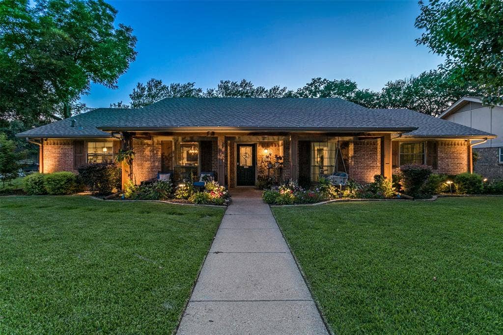 2845 Autumn Drive, Hurst, TX 76054 2845 Autumn Drive, Hurst, TX 76054